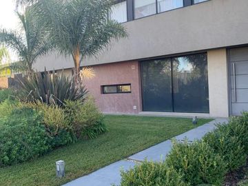 Casa en venta - Barrio Don Joaquin,  Canning