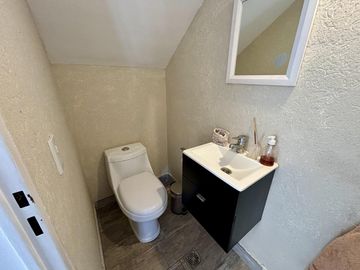 VENTA CASA 5 AMBIENTES SAN SEBASTIAN EN 2 PLANTAS A LA LAGUNA