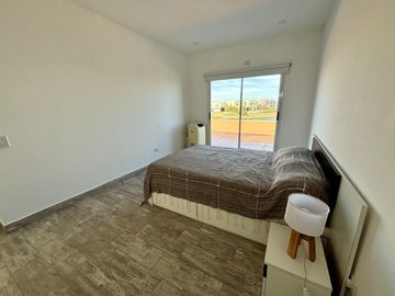 VENTA CASA 5 AMBIENTES SAN SEBASTIAN EN 2 PLANTAS A LA LAGUNA