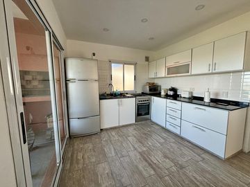 VENTA CASA 5 AMBIENTES SAN SEBASTIAN EN 2 PLANTAS A LA LAGUNA