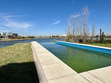 VENTA CASA 5 AMBIENTES SAN SEBASTIAN EN 2 PLANTAS A LA LAGUNA