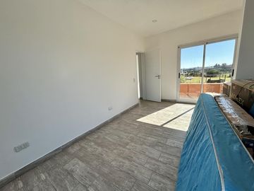VENTA CASA 5 AMBIENTES SAN SEBASTIAN EN 2 PLANTAS A LA LAGUNA