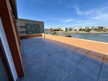 VENTA CASA 5 AMBIENTES SAN SEBASTIAN EN 2 PLANTAS A LA LAGUNA