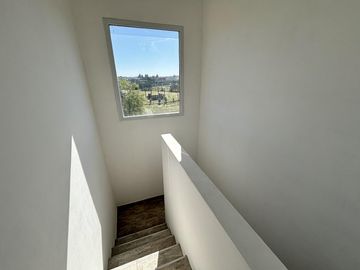 VENTA CASA 5 AMBIENTES SAN SEBASTIAN EN 2 PLANTAS A LA LAGUNA