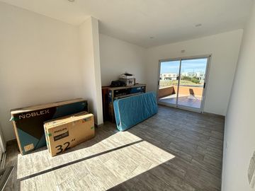 VENTA CASA 5 AMBIENTES SAN SEBASTIAN EN 2 PLANTAS A LA LAGUNA
