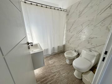 VENTA CASA 5 AMBIENTES SAN SEBASTIAN EN 2 PLANTAS A LA LAGUNA