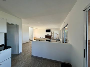 VENTA CASA 5 AMBIENTES SAN SEBASTIAN EN 2 PLANTAS A LA LAGUNA
