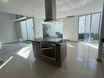 CASA EN VENTA EN COTO VILLA LA CIMA CON ROOF