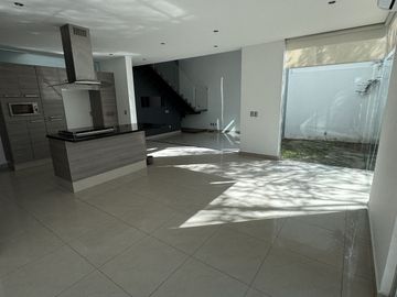CASA EN VENTA EN COTO VILLA LA CIMA CON ROOF