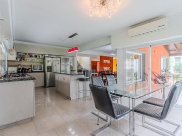 Casa en venta - 3 Dormitorios 3 Baños - 900Mts2 - La Matanza