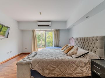 Casa en venta - 3 Dormitorios 3 Baños - 900Mts2 - La Matanza