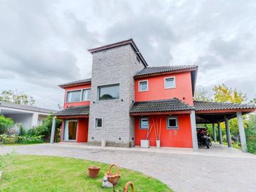 Casa en venta - 3 Dormitorios 3 Baños - 900Mts2 - La Matanza