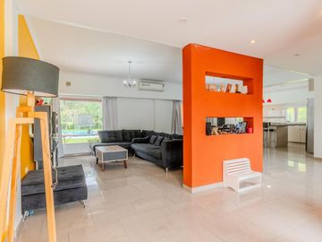 Casa en venta - 3 Dormitorios 3 Baños - 900Mts2 - La Matanza