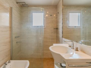 Casa en venta - 3 Dormitorios 3 Baños - 900Mts2 - La Matanza