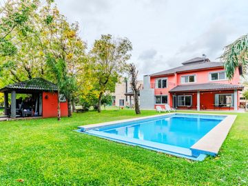 Casa en venta - 3 Dormitorios 3 Baños - 900Mts2 - La Matanza
