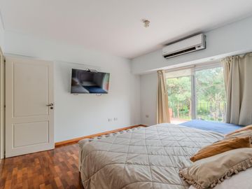 Casa en venta - 3 Dormitorios 3 Baños - 900Mts2 - La Matanza