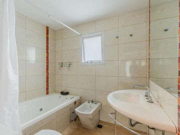 Casa en venta - 3 Dormitorios 3 Baños - 900Mts2 - La Matanza