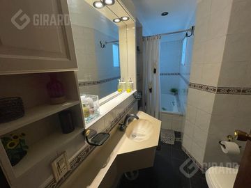 Semipiso en venta con cochera, Plaza Mitre.