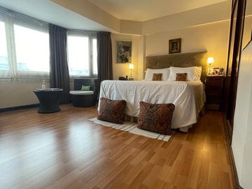 Semipiso en venta con cochera, Plaza Mitre.
