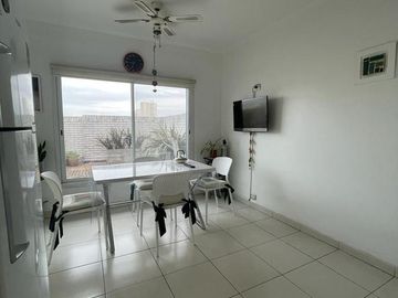 Semipiso en venta con cochera, Plaza Mitre.