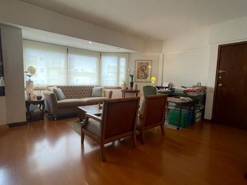 Semipiso en venta con cochera, Plaza Mitre.