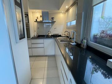 Semipiso en venta con cochera, Plaza Mitre.