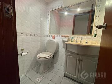 Semipiso en venta con cochera, Plaza Mitre.