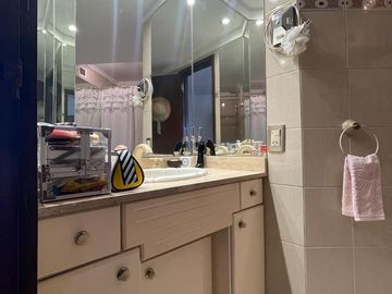 Semipiso en venta con cochera, Plaza Mitre.