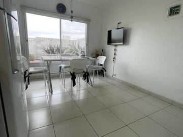 Semipiso en venta con cochera, Plaza Mitre.
