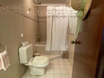 Semipiso en venta con cochera, Plaza Mitre.