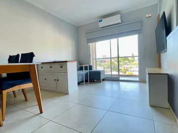 Amplio departamento 2 ambientes en el centro de Villa Ballester