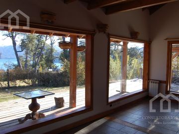 Venta Casa sobre lote con vista al lago Nahuel Huapi