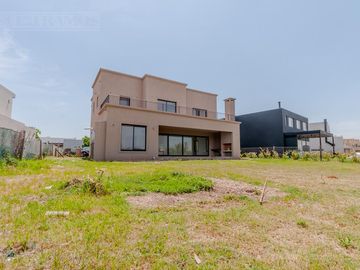 Casa  A ESTRENAR- ESCOBAR - CANTON NORTE - PG -  410.000 USD
