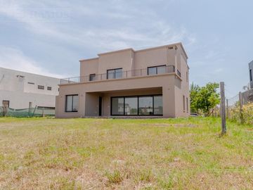 Casa  A ESTRENAR- ESCOBAR - CANTON NORTE - PG -  410.000 USD