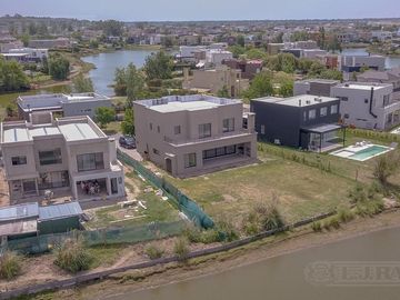 Casa  A ESTRENAR- ESCOBAR - CANTON NORTE - PG -  410.000 USD