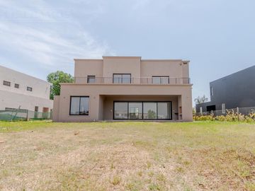Casa  A ESTRENAR- ESCOBAR - CANTON NORTE - PG -  410.000 USD