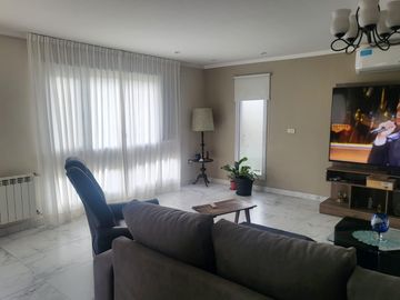 Casa en  venta en el barrio Comahue Golf Club