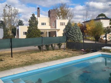 Casa en  venta en el barrio Comahue Golf Club