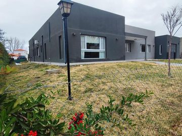 Casa en  venta en el barrio Comahue Golf Club