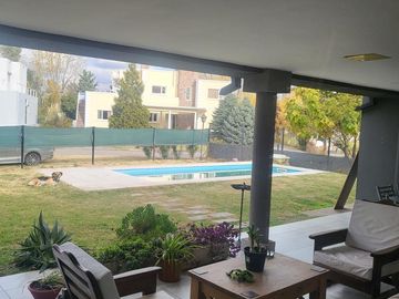 Casa en  venta en el barrio Comahue Golf Club