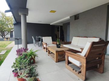 Casa en  venta en el barrio Comahue Golf Club