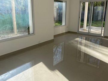 Casa en  venta - Barrio Privado Las Margaritas - Pilar