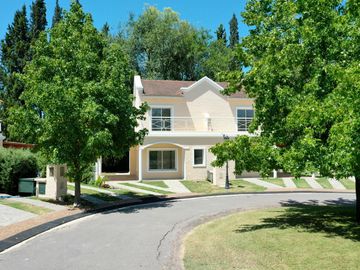 Casa en  venta - Barrio Privado Las Margaritas - Pilar