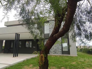 Casa a la Laguna en Barrio San Matías