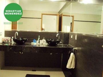 3 Dorm - Categoría - 1000Mts2 de Terreno