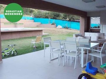 3 Dorm - Categoría - 1000Mts2 de Terreno