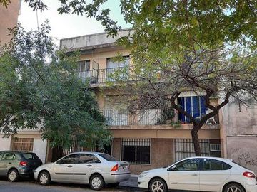 Departamento interno por escalera - 2 dormitorios - Frente a Plaza Lopez