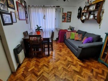 Departamento interno por escalera - 2 dormitorios - Frente a Plaza Lopez