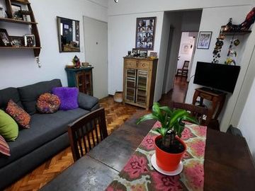 Departamento interno por escalera - 2 dormitorios - Frente a Plaza Lopez