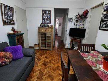 Departamento interno por escalera - 2 dormitorios - Frente a Plaza Lopez